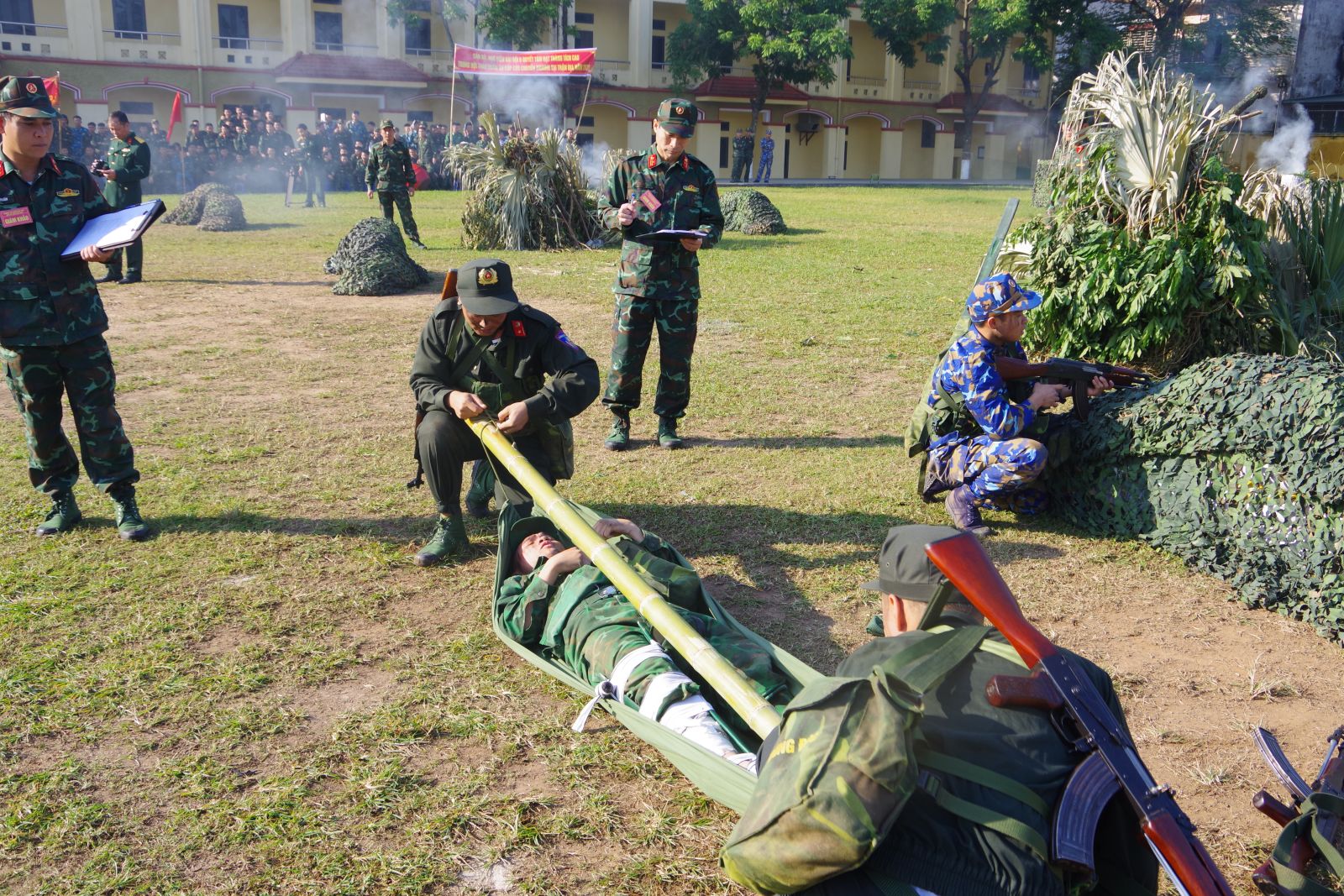 LAN TỎA TINH THẦN SẴN SÀNG CHIẾN ĐẤU QUA  HỘI THAO QUÂN SỰ - CẤP CỨU VÀ CHUYỂN THƯƠNG TẠI TRẬN ĐỊA CỦA TRƯỜNG CAO ĐẲNG HẬU CẦN 1