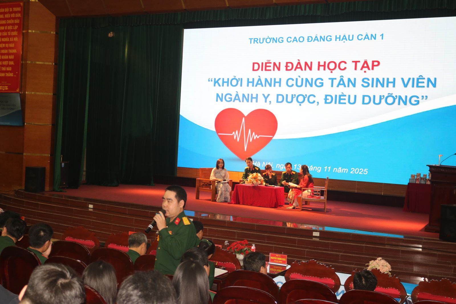 TRƯỜNG CAO ĐẲNG HẬU CẦN 1 TỔ CHỨC  DIỄN ĐÀN “KHỞI HÀNH CÙNG NGÀNH Y, DƯỢC, ĐIỀU DƯỠNG”  CHO TÂN SINH VIÊN NĂM HỌC 2025–2026