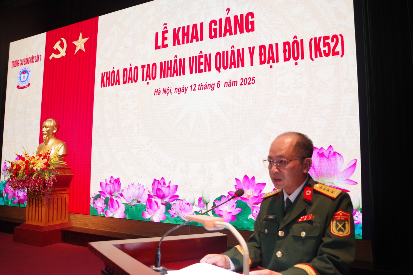 TRƯỜNG CAO ĐẲNG HẬU CẦN 1  KHAI GIẢNG LỚP NHÂN VIÊN QUÂN Y ĐẠI ĐỘI KHÓA 52