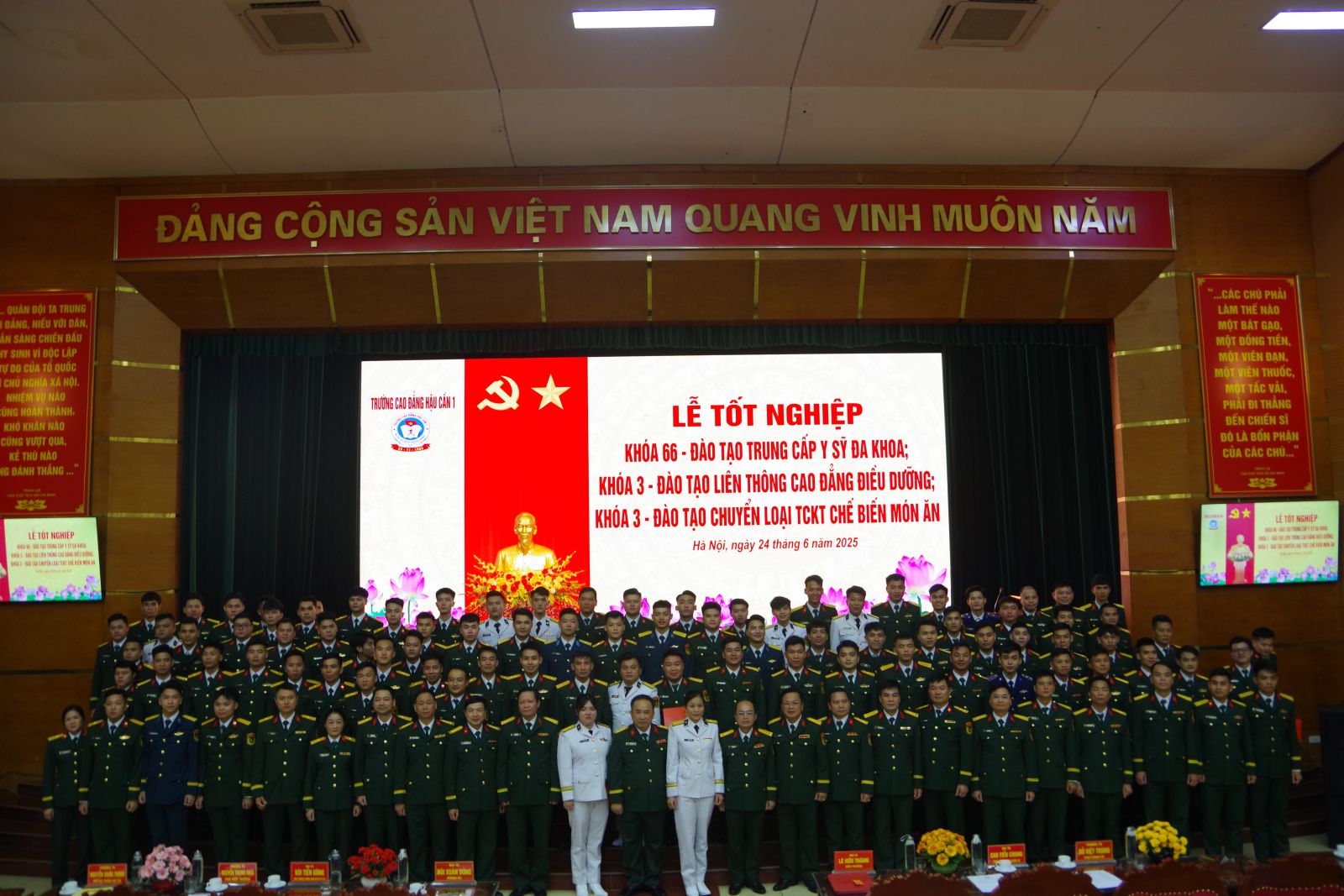 TRANG TRỌNG TỔ CHỨC LỄ TỐT NGHIỆP TẠI TRƯỜNG CAO ĐẲNG HẬU CẦN 1